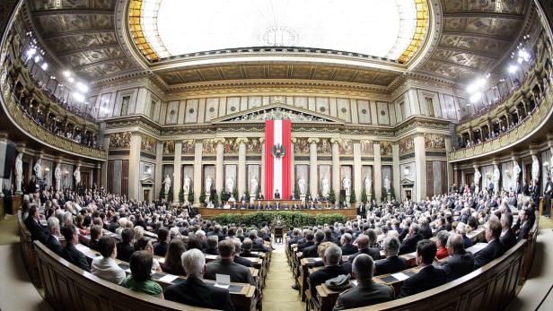 Der historische Sitzungssaal im Parlament (hier bei der Angelobung von Heinz Fischer im Juli 2010)