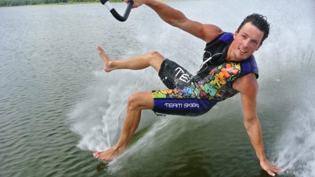 Barefoot-Star Stefan Wimmer ist amtierender mehrfacher Europameister. In seiner Heimat im Wassersportzentrum Wallsee treffen er und sein Bruder Georg Anfang August bei der EM auf die Weltelite