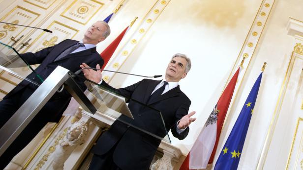 &quot;Niemand soll bestraft werden&quot;, versprechen Mitterlehner und Faymann.