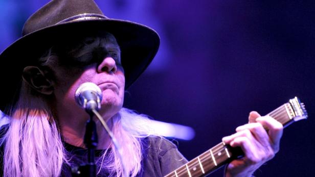 Johnny Winter bei einem Auftritt im Jahr 2010.