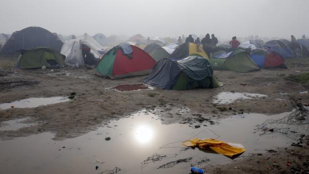 Athen will Migranten aus Idomeni wegbringen