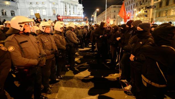 Wenn sich am 3. Februar wieder linke Demonstranten und Polizei gegenüberstehen, filmt diesmal auch die Exektuve mit – für Polizei-TV.
