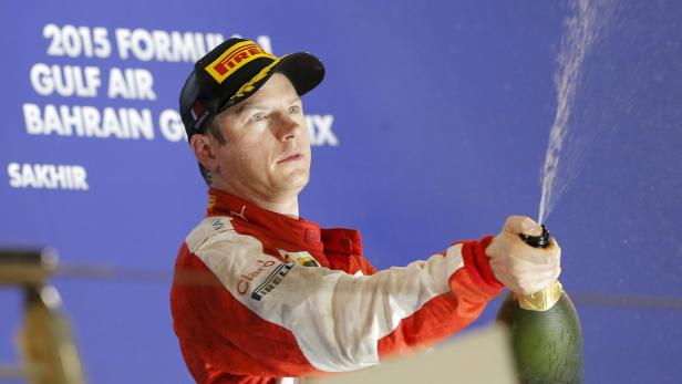 Kimi Räikkönen jubelte in Bahrain über seinen zweiten Platz.