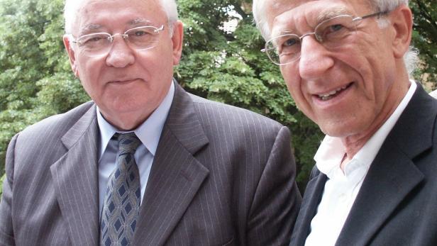 Michail Gorbatschow mit dem Friedensaktivisten Franz Alt, der ihn in Moskau besucht hat.