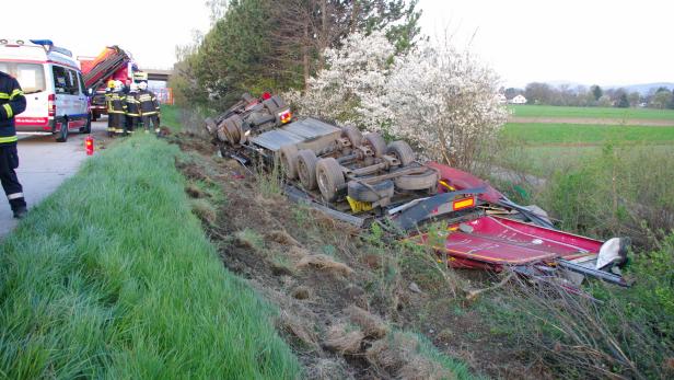 Lkw überschlug sich auf A2