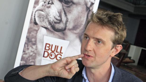 Simon Duffy ist Gründer und Geschäftsführer der englischen Männerkosmetikmarke Bulldog, die ausschließlich vegane Hautpflegeprodukte anbietet
