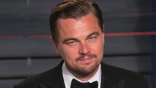 Porträt von Leonardo DiCaprio mit Fliege.