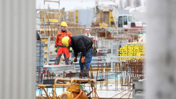 Vor allem der Bausektor leidet unter ausländischen Billigarbeitern.