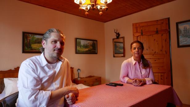 Nach dem Fluchtachterl flott zu Bett: Thomas und Petra Pieczara bieten ruhigen Schlafraum
