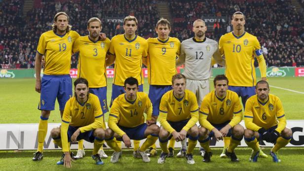 Die schwedische Fußballnationalmannschaft posiert für ein Mannschaftsfoto.