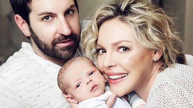 Erste Babyfotos: Heigl zeigt ihren Sohn "Joshua"