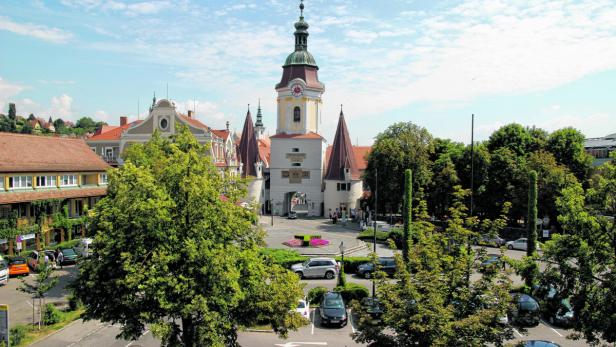 Unter dem Südtirolerplatz vor dem Wahrzeichen Steinertor soll die Tiefgarage entstehen