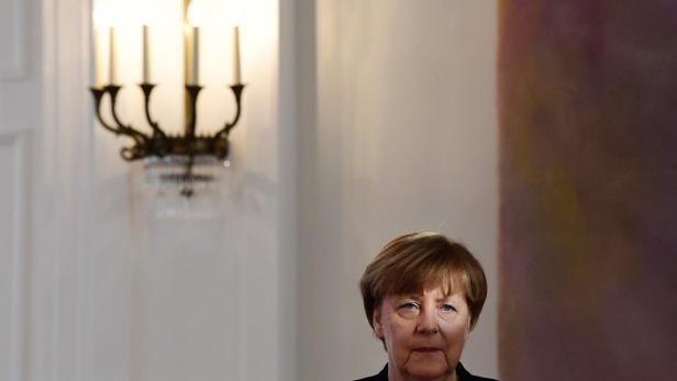Merkel appelliert an die EU-Staaten, sich &quot;eng abzustimmen, um ihre Werte zu verteidigen&quot;.