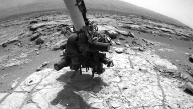 The percussion drill in the turret of tools at the end of the robotic arm of the Mars rover Curiosity is positioned in contact with the rock surface in this January 27, 2013 handout image courtesy of NASA. In this view, the drill is positioned on a target on a patch of flat, veined rock called &quot;John Klein.&quot; The site is within the &quot;Yellowknife Bay&quot; area of Gale Crater. Picture taken January 27, 2013. REUTERS/NASA/JPL-Caltech/Handout (MARS - Tags: ENVIRONMENT SCIENCE TECHNOLOGY) FOR EDITORIAL USE ONLY. NOT FOR SALE FOR MARKETING OR ADVERTISING CAMPAIGNS. THIS IMAGE HAS BEEN SUPPLIED BY A THIRD PARTY. IT IS DISTRIBUTED, EXACTLY AS RECEIVED BY REUTERS, AS A SERVICE TO CLIENTS
