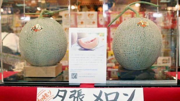 Melonen in Japan für fast 10.000 Euro versteigert