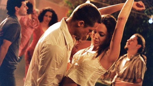 Durch den Film &quot;Mr. und Mrs. Smith&quot; haben sich Brad Pitt und Angelina Jolie vor zehn Jahren kennengelernt. ORFeins zeigt die Action-Komödie am 26. Juli um 20.15 Uhr.
