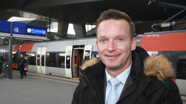 Roman Hahslinger am Wiener Hauptbahnhof