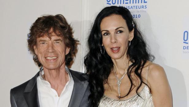 Mick Jagger und L'Wren Scott posieren zusammen auf einem Event.