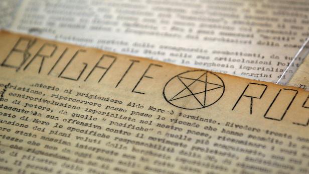 Ein Dokument mit der Aufschrift „Brigate Rosse“ und einem Pentagramm.