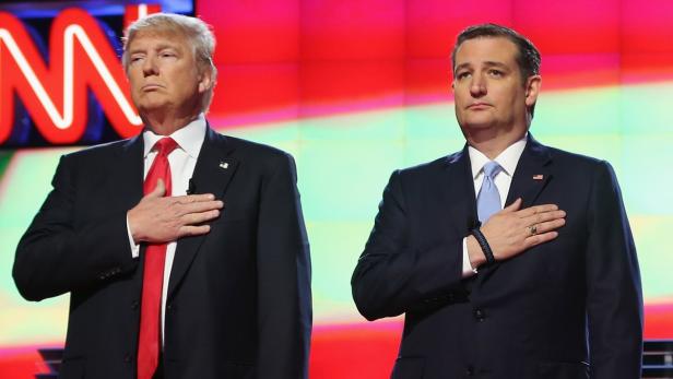 Donald Trump und Ted Cruz während der amerikansichen Hymne