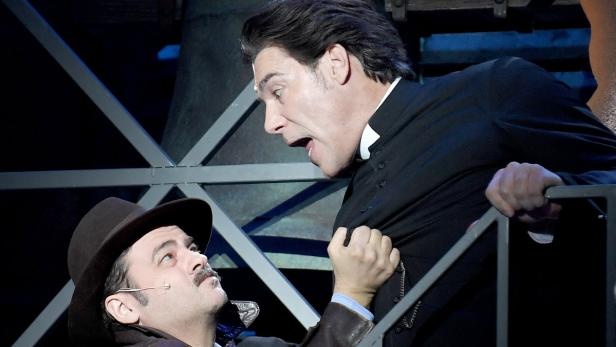 Andreas Lichtenberger (r.) als Don Camillo und Frank Winkels als Peppone