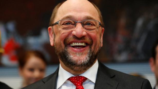 Martin Schulz lächelt in die Kamera.