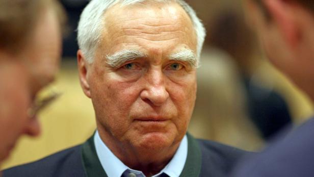 Nahaufnahme von Edmund Stoiber, dem ehemaligen bayerischen Ministerpräsidenten.