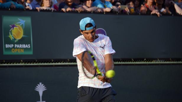 Rafael Nadal beim Aufschlag während des BNP Paribas Open.
