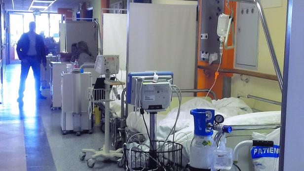 Gleich fünf Patienten liegen Dienstagnachmittag in Gangbetten im Wilhelminenspital. Oft sind es sogar noch mehr, schildert das Personal.