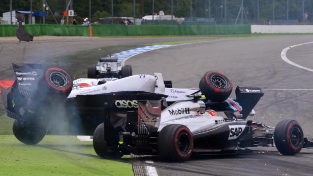 Der Grand Prix von Deutschland begann mit einer Schrecksekunde.