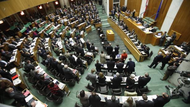 Bei einer Sondersitzung des Nationalrates am vergangenen Dienstag soll sich der erkrankte Mitarbeiter der Parlamentsdirektion im Plenarsaal befunden haben.