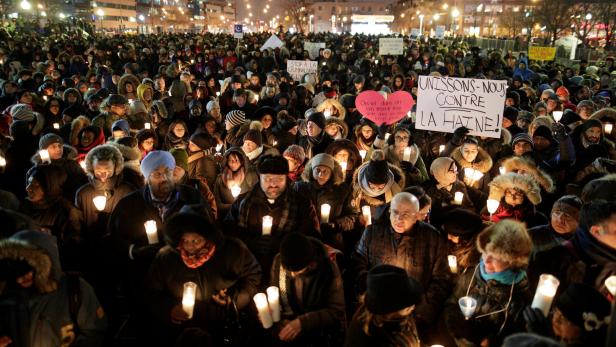 Nach dem Anschlag versammelten sich Tausende Quebecer
