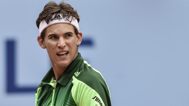 Dominic Thiem mit Stirnband und grünem Sportshirt.