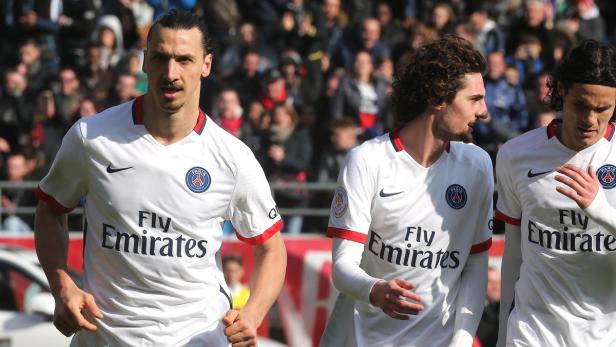 Zlatan Ibrahimović und seine Teamkollegen von Paris Saint-Germain auf dem Spielfeld.