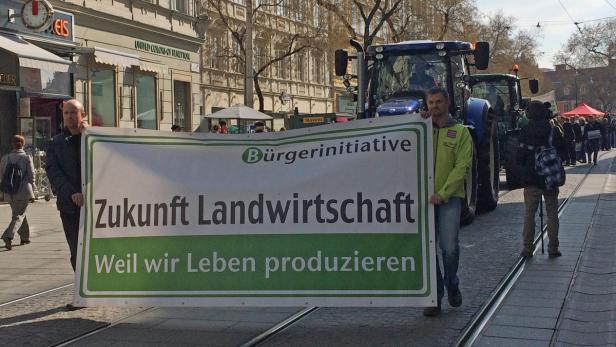 Demonstration mit rund 400 Traktoren in der Grazer Innenstadt