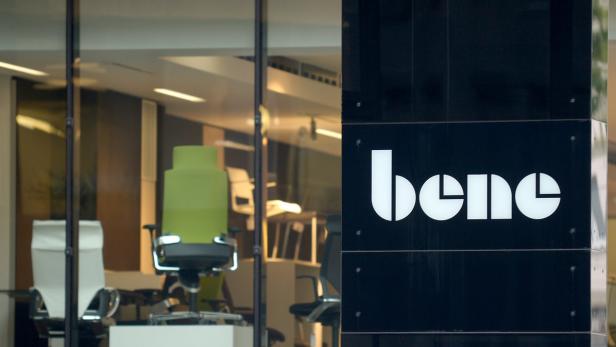 Das Logo des Büromöbelherstellers &quot;Bene&quot; am Firmensitz in der Wiener Innenstadt.