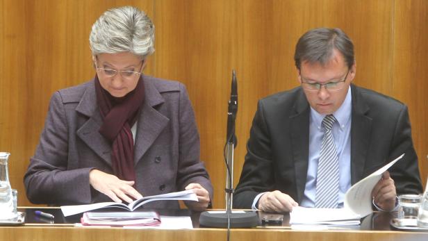 Schwierige Mission: Bildungsministerin Claudia Schmid und Heeresminister Norbert Darabos wollen Beamte flexibler einsetzen