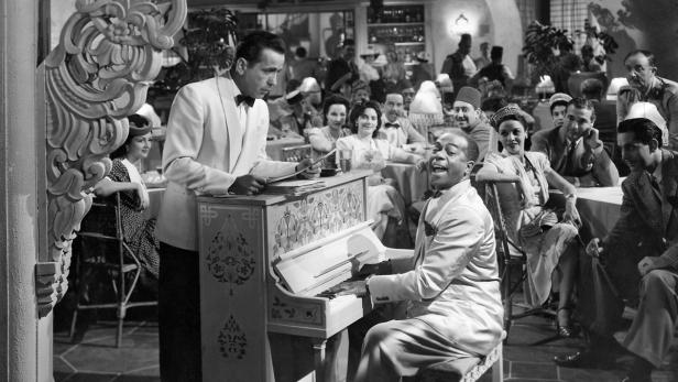 Humphrey Bogart und Dooley Wilson in einer Szene aus dem Film „Casablanca“.