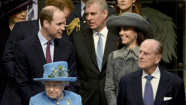 Queen Elizabeth, Prinz Philip mit Herzogin Kate, Prinz William und Prinz Andrew in der Westminster Abbey.