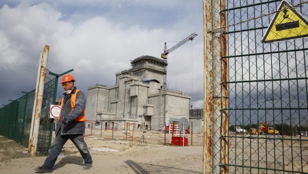 Der Urlaub in der Todeszone boomt – bis zu 10.000 Touristen kommen jedes Jahr nach Tschernobyl. Sie betreten die 30 Kilometer große Sperrzone rund um den Reaktor vier, in dem es zur katastrophalen Explosion kam.