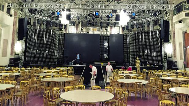 Noch laufen die Vorbereitungen zur Gala. Der Festsaal der ROMY in der Wiener Hofburg wird am Abend . . . (nächstes Bild)