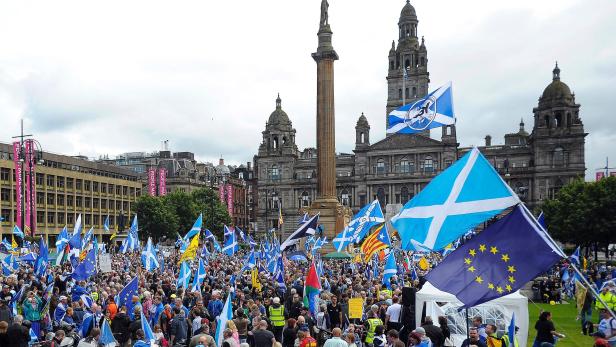 Schotten gehen für die Unabhängigkeit auf die Straßen