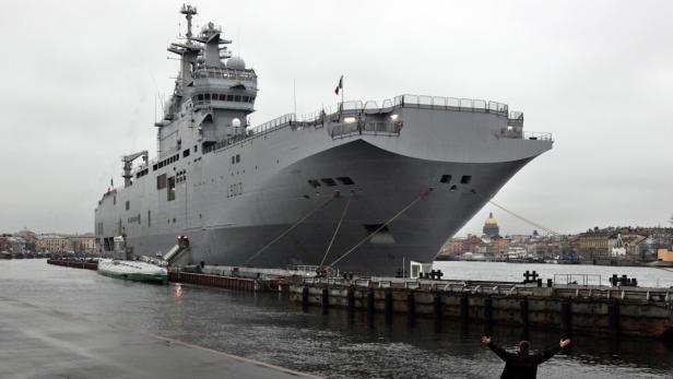 Ein französisches Mistral-Schiff - ein solches wird an Russland geliefert.