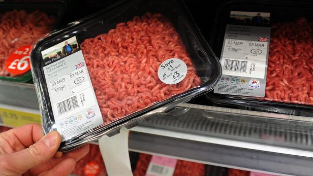 Faschiertes in einem britischen Supermarkt: In mehreren Ländern Europas ist jahrelang illegales Pferdefleisch in den Handel geschleust worden (Symbolbild).