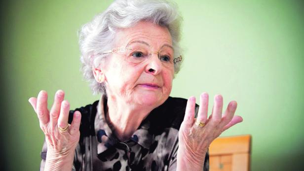 Hildgard Janda (83) beim Interview mit dem KURIER.