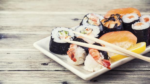 Sushi essen ist nicht schwer, wenn man die Regeln kennt.