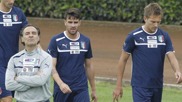 Der Trainer und einige Spieler der italienischen Fußballnationalmannschaft bei einer Trainingseinheit.