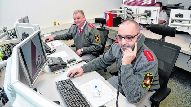Christian Portner und Jugoslav Njiamculovic haben bei der Wiener Sicherheitsfirma Baecker &amp; Partner einen neuen Arbeitsplatz gefunden