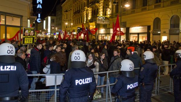 Demo gegen den Burschenbundball in Linz