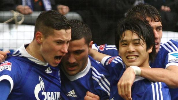 epa03616426 Schalke&#039;s Julian Draxler (L-R) celebrates his 1-0 goal with teammates Sead Kolasinac, Atsuto Uchida and Roman Neustaedter during the Bundesliga soccer match between FC Schalke 04 and Borussia Dortmund at Veltins-Arena in Gelsenkirchen, Germany, 09 March 2013. (ATTENTION: EMBARGO CONDITIONS! The DFL permits the further utilisation of up to 15 pictures only (no sequntial pictures or video-similar series of pictures allowed) via the internet and online media during the match (including halftime), taken from inside the stadium and/or prior to the start of the match. The DFL permits the unrestricted transmission of digitised recordings during the match exclusively for internal editorial processing only (e.g. via picture picture databases).) EPA/KEVIN KUREK